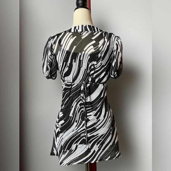Essentials by Milano Black and White Semi-Sheer Pullover Blouse (Small) - Picture 2 of 11